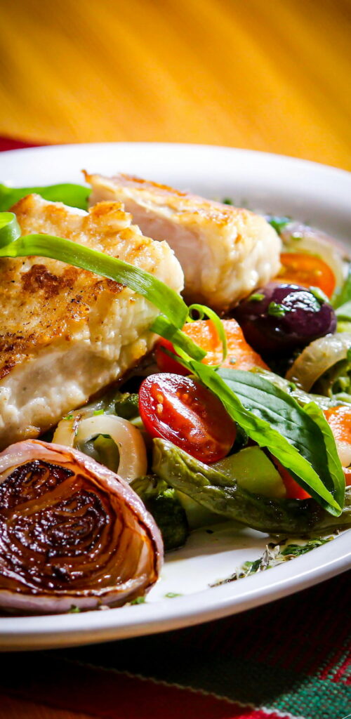 Filetes de pescado a la plancha con verduras asadas, opción de mar del menú Live BBQ